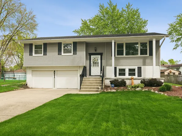 1029 Webster Ln, Schaumburg, IL 60193