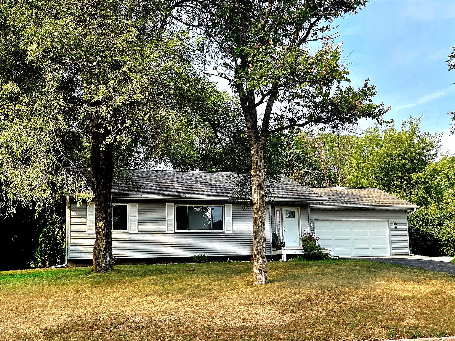 3 bed, 1.5 bath, 1300 sqft, $2,500 — Photo 1