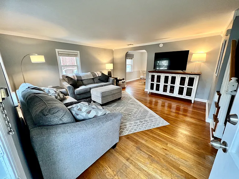 1021 Edgemoor Ct — Photo 3