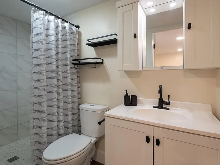 634 N Adams St — Photo 8