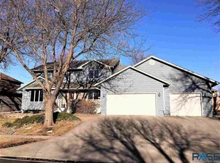 420 N Oak Ridge Rd, Brandon, SD 57005