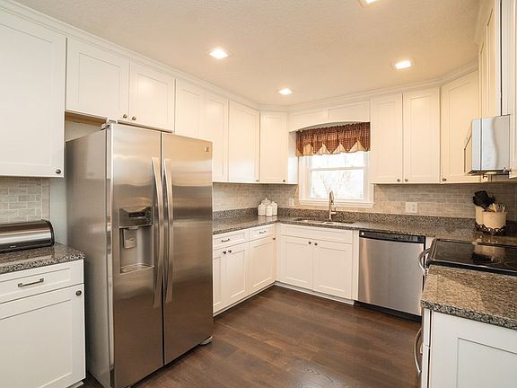 4th image of 656 Alexander Dr