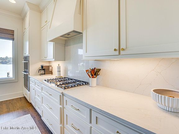 5th image of 242 Williams Rd