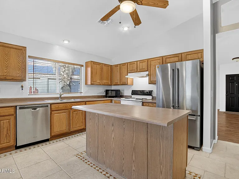 15481 W Mauna Loa Ln — Photo 23
