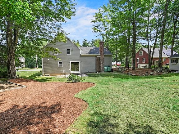 3rd image of 132 Fernwood Dr