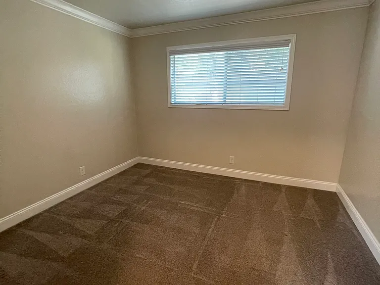 2422 V St #4 — Photo 9