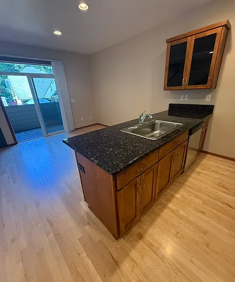 4 SW Boundary St #3 — Photo 15