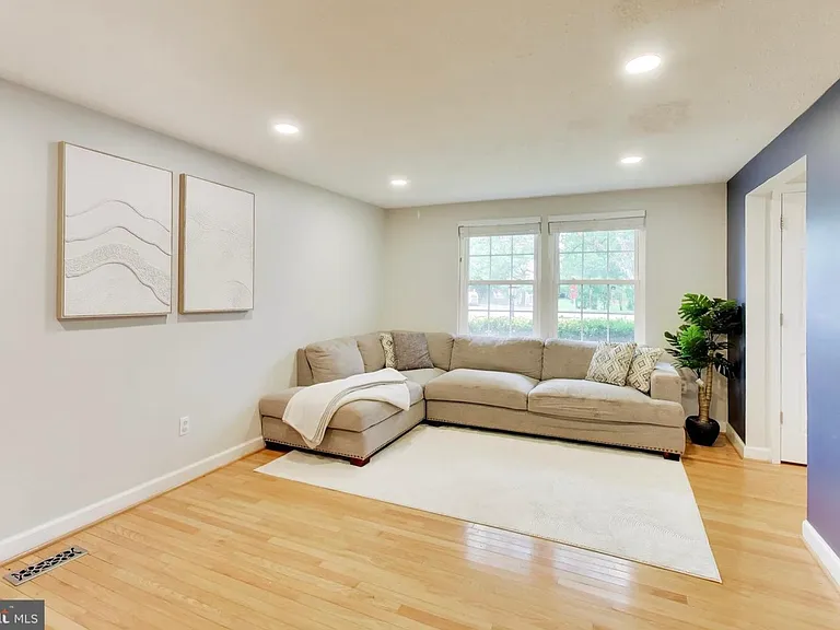 5932 Peregrine Dr — Photo 10