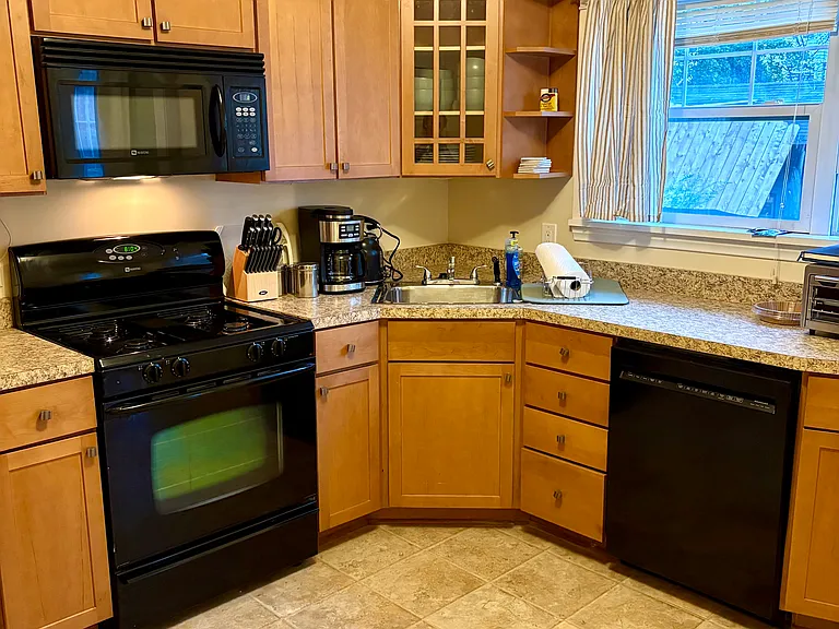 271 Fenway Dr — Photo 3