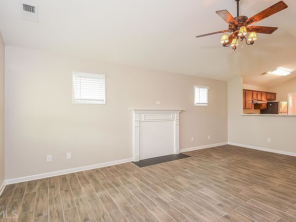 5th image of 63 Oakbrook Dr