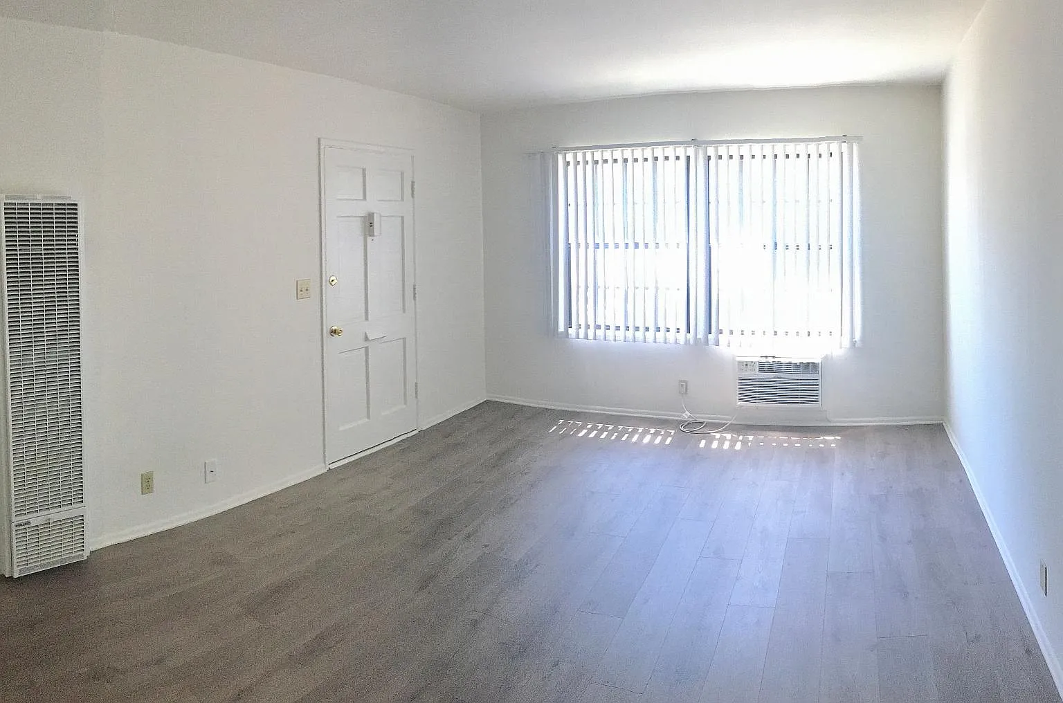 4941 Whitsett Ave — Photo 2