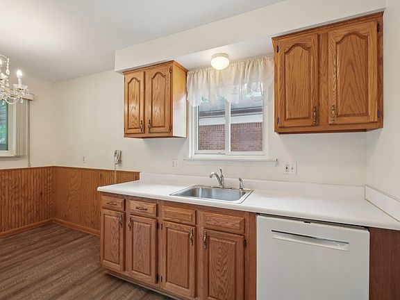 4th image of 6165 N Waverly St