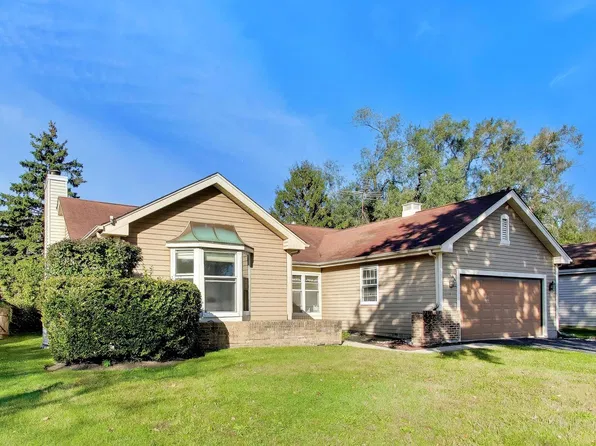 1110 Honeysuckle Dr, Wheeling, IL 60090
