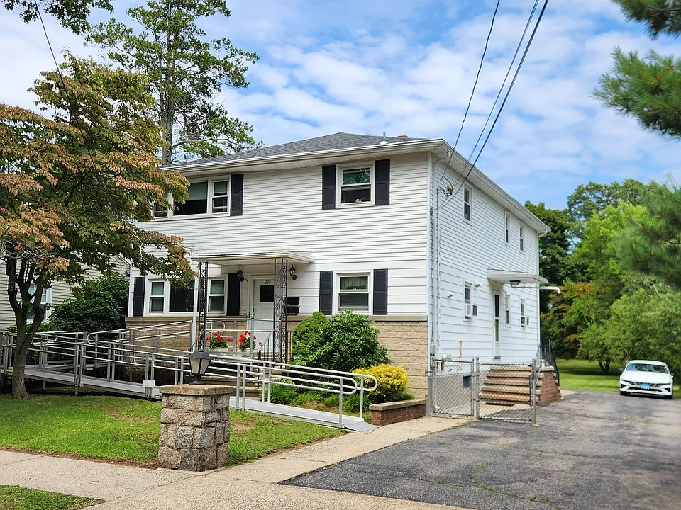 219 3rd Ave #2