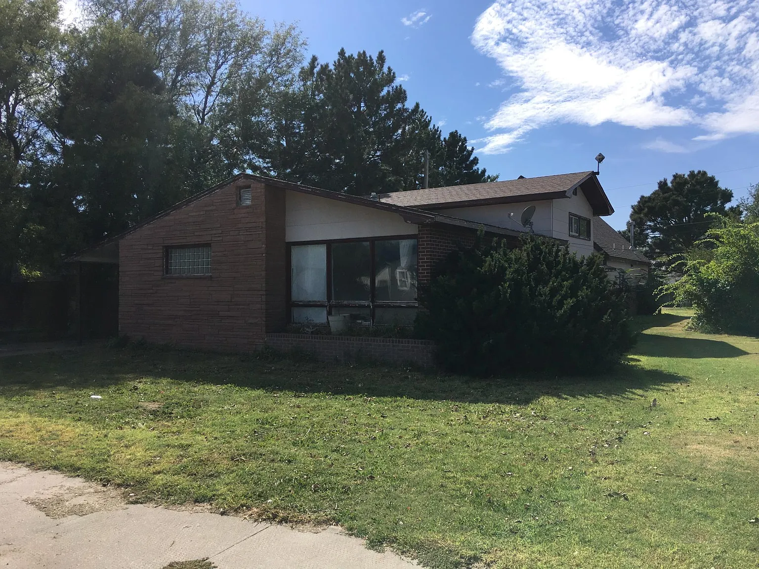 905 Court St — Photo 2