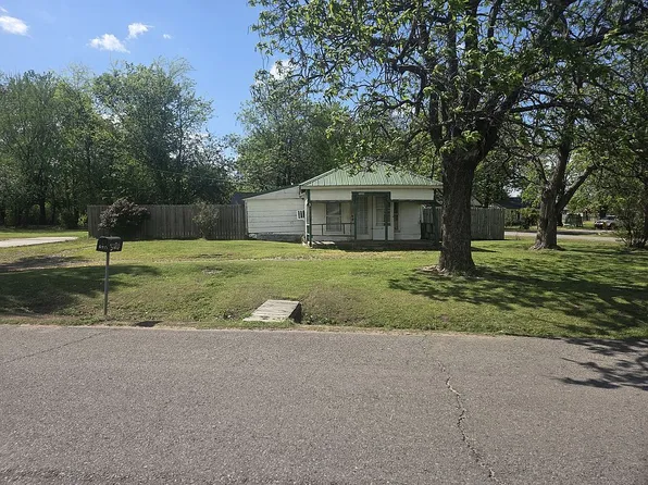 520 NW Main St, Checotah, OK 74426