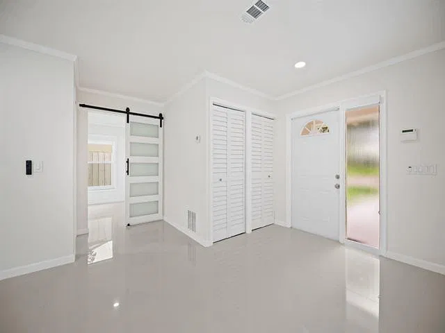 3 bed, 2.0 bath, $4,950 — Photo 2