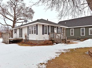 304 20th St NW, Faribault, MN 55021