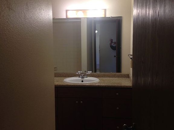 3rd image of 1530 NE 146th St APT 105