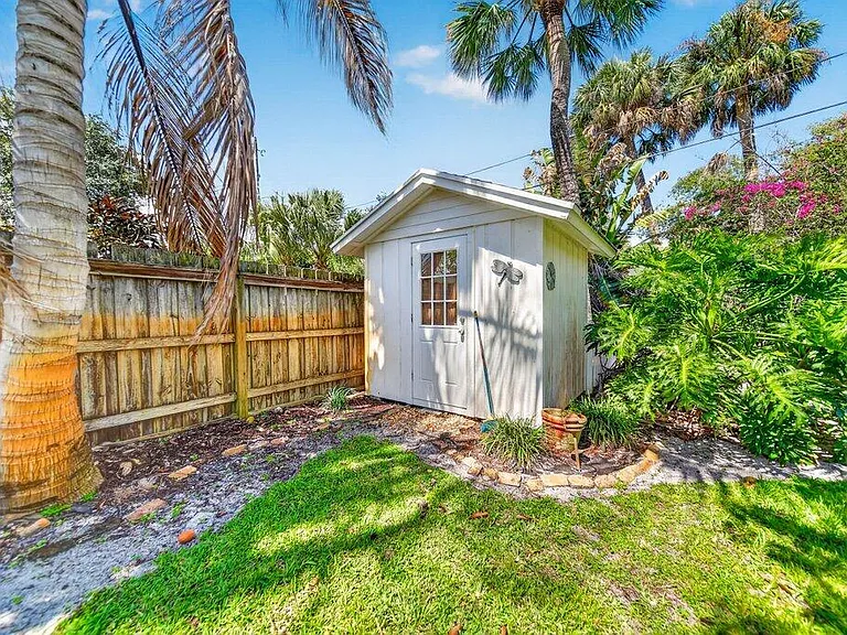 262 SE Monterey Ave — Photo 42