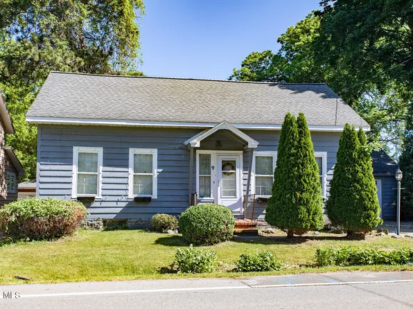 9 Halfmoon Drive, Waterford, NY 12188