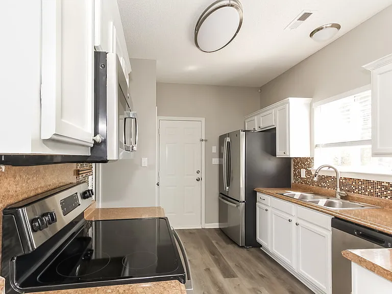 6116 Red Clover Ln — Photo 8
