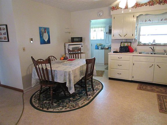 3rd image of 119 Billie Joy Dr