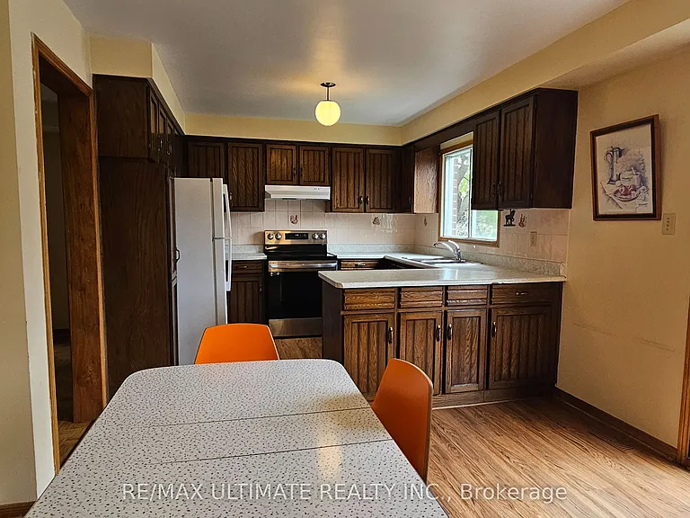 1282 Dexter Cres #MAIN FLOOR — Photo 4