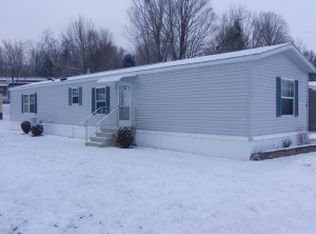 18 Lakewood Dr, Pittsfield, MA 01201