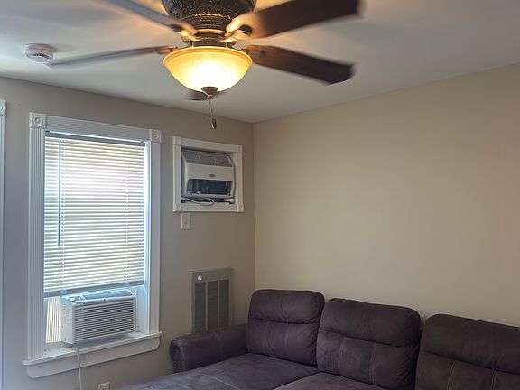 4th image of 208 E Maple Ave #2