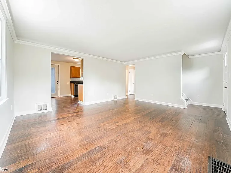 142 Woodstock Ave — Photo 6