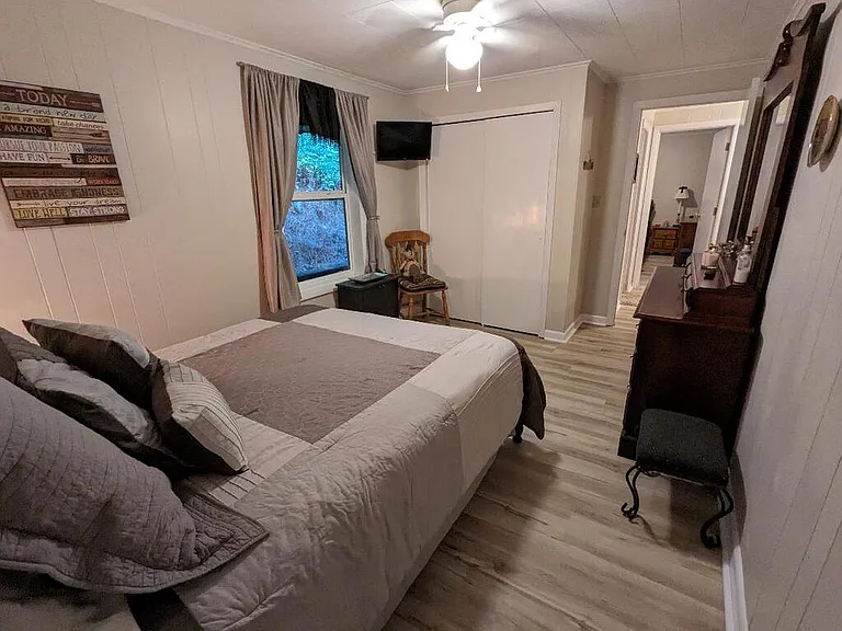 305 Shields View Dr — Photo 9