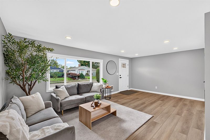 4th image of 1009 S 34th Street