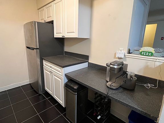 3rd image of 121 Pointe Cir S