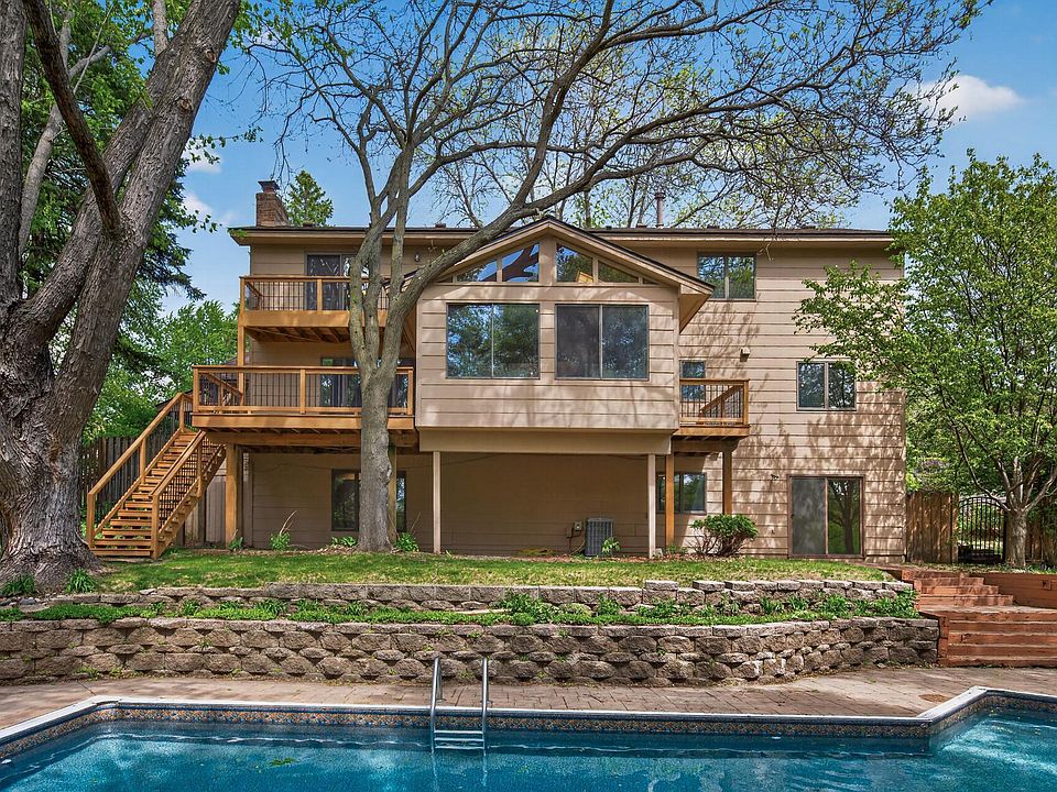 1st image of 15104 Chestnut Cir