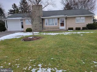 279 S 6th St, Mount Wolf, PA 17347