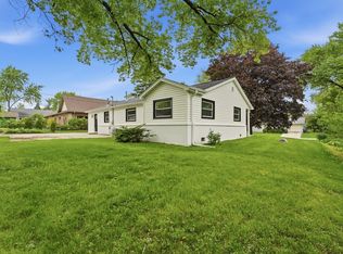 960 Basswood St, Hoffman Estates, IL 60169