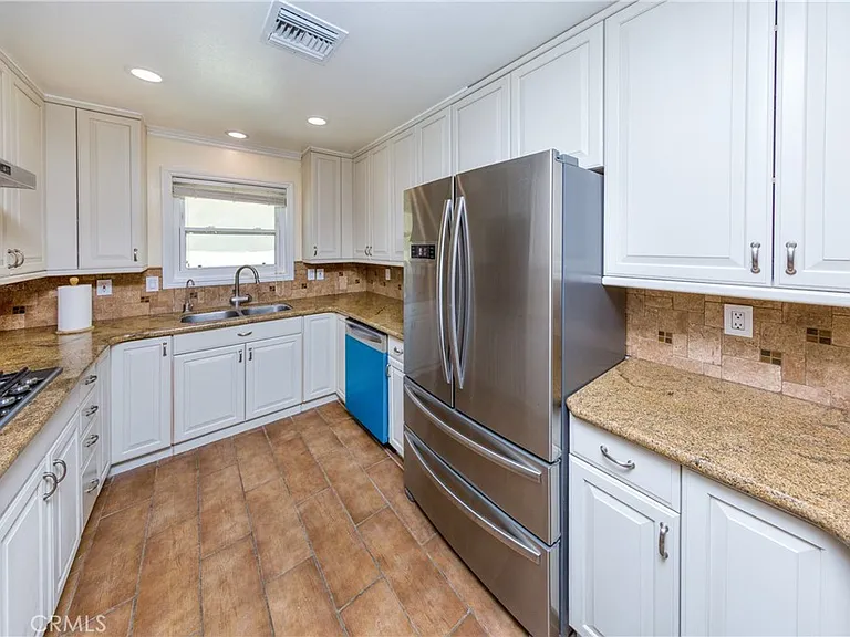 6401 Hubbard Rd — Photo 10