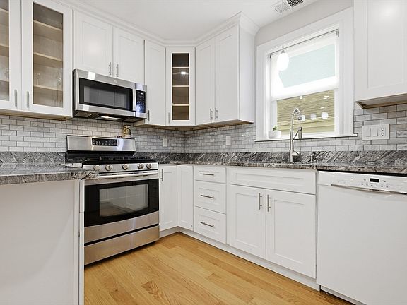 2nd image of 28 Beecher Pl #B