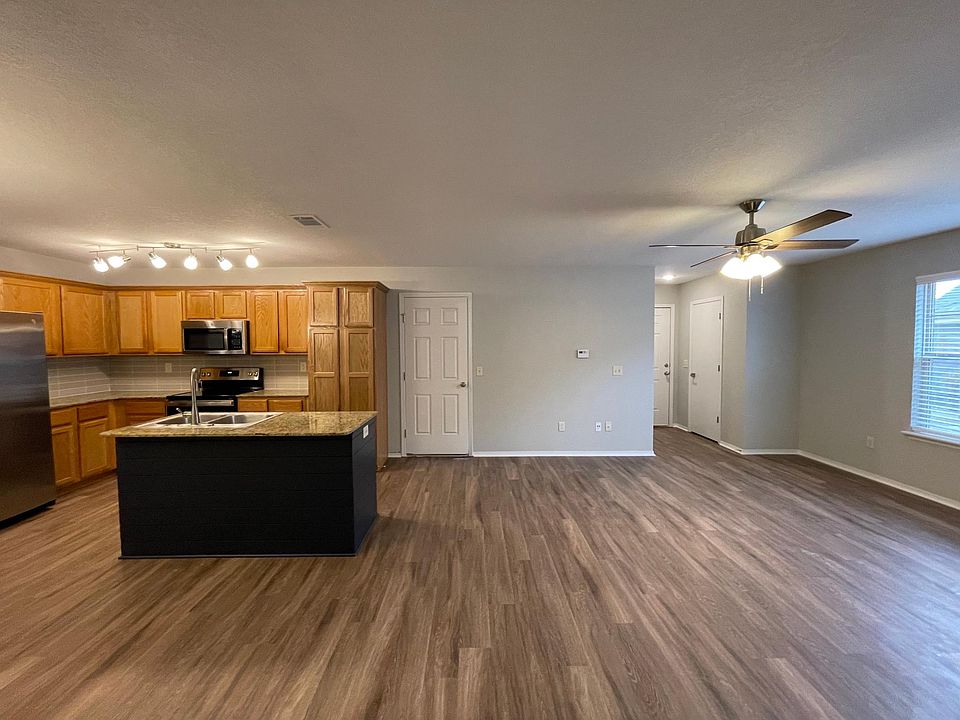 1st image of 3502 Deerfield Blvd #2