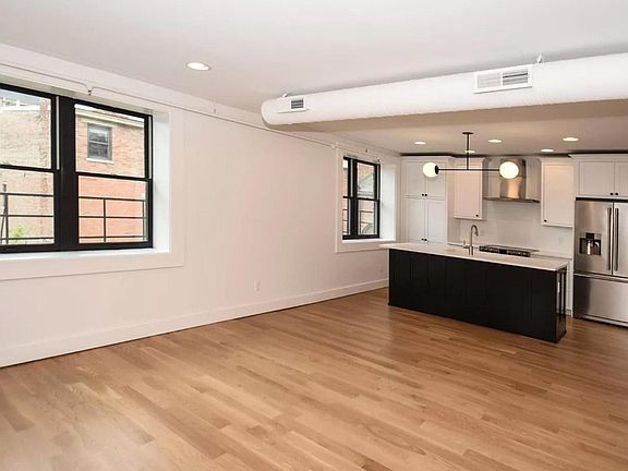 4th image of 1523 Republic St #202