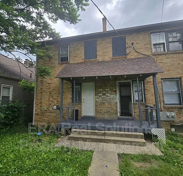 1575 E Cordell Ave — Photo 2