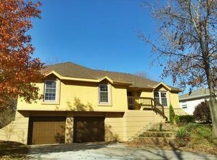 3800 SW Harbor Cir, Lees Summit, MO 64082