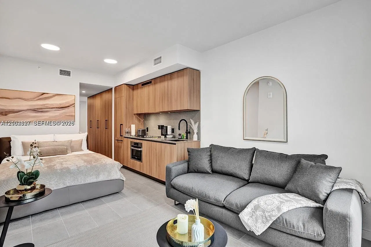 Studio, 1.0 bath, 409 sqft, $2,500 — Photo 1