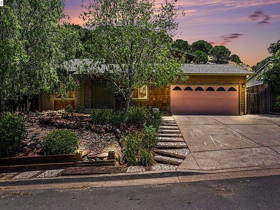 4th image of 3414 Augusta Ct