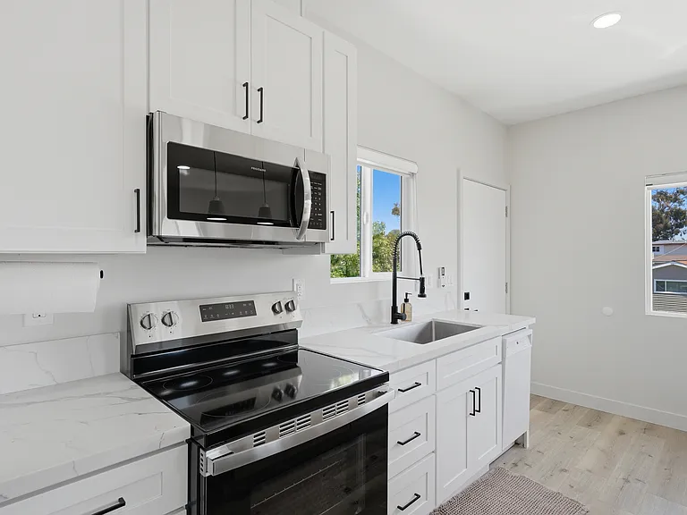 1038 2nd Ave — Photo 7