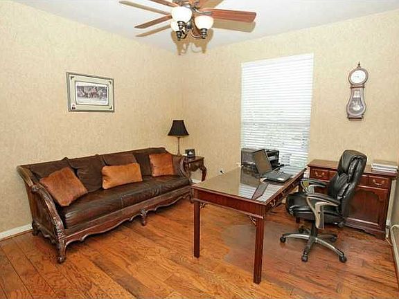 4th image of 190 Abbey Dr