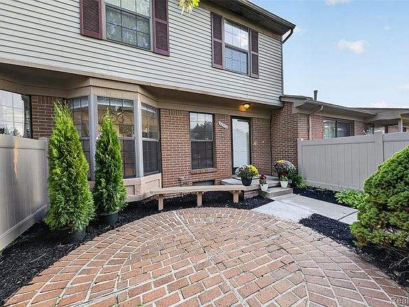 3rd image of 38902 Country Cir #16