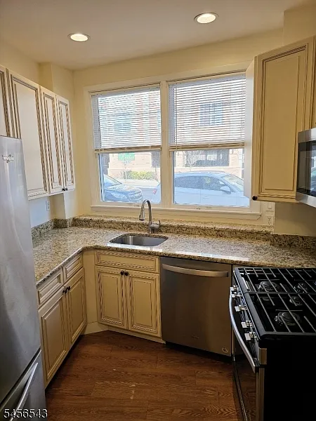 410 Rahway Ave #408