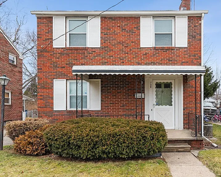 706 W Gramercy Ave — Photo 1